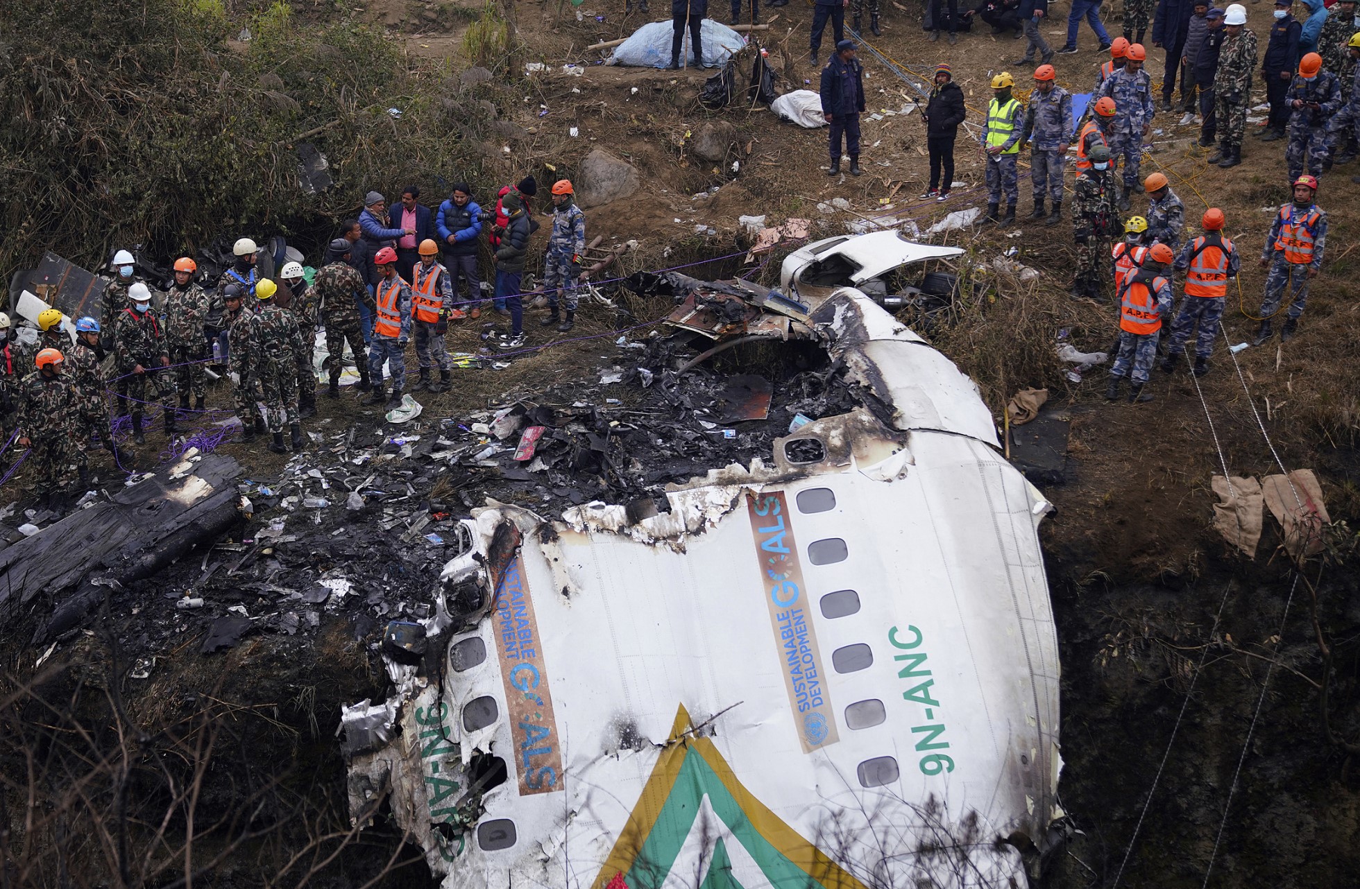重要证据：尼泊尔坠毁飞机黑匣子被发现
