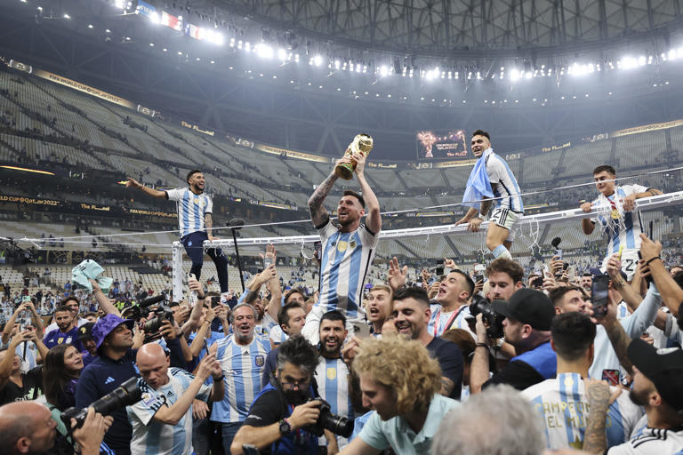 梅西从不放弃，带领阿根廷队打破宿命夺得冠军