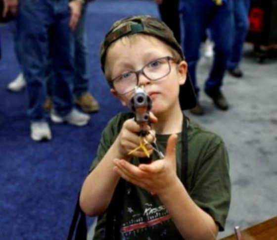 多名美国儿童在步枪协会活动上进行试枪，遭集体抨击（2023美国儿童试枪）