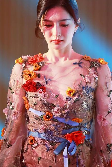 江疏影私生子风波持续发酵 过往情史全被扒（2023江疏影私生子持续发酵）