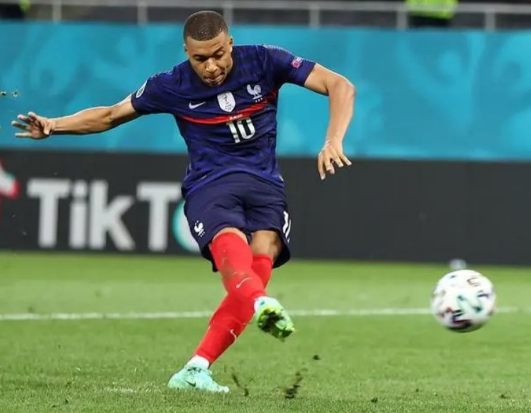 姆巴佩承认自己仍想加盟皇马，并未此前言论致歉（2023姆巴佩想加入皇马）