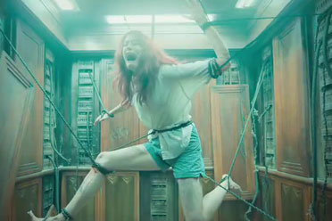 （热点）《鬼玩人：崛起》曝终极预告 姐妹行为逐渐诡异惊悚